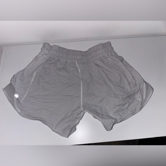 Lululemon Hotty Hot shorts white - Picture 2 of 3